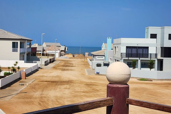 4 Bedroom House For Sale in Henties Bay Central, Henties Bay