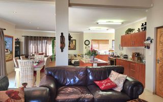 4 Bedroom House For Sale in Henties Bay Central, Henties Bay