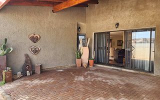 4 Bedroom House For Sale in Henties Bay Central, Henties Bay