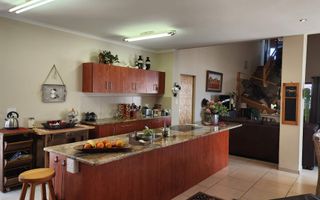 4 Bedroom House For Sale in Henties Bay Central, Henties Bay