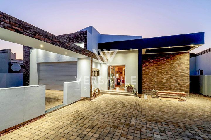 3 Bedroom House For Sale in Henties Bay Central, Henties Bay