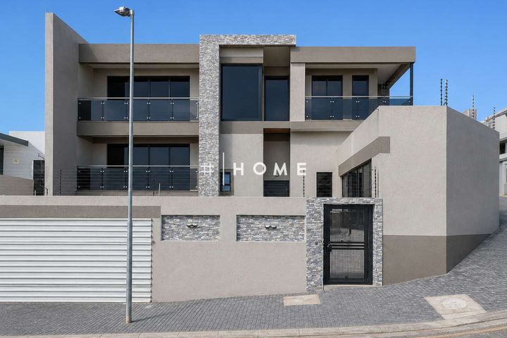 4 Bedroom House For Sale in Kleine Kuppe, Windhoek