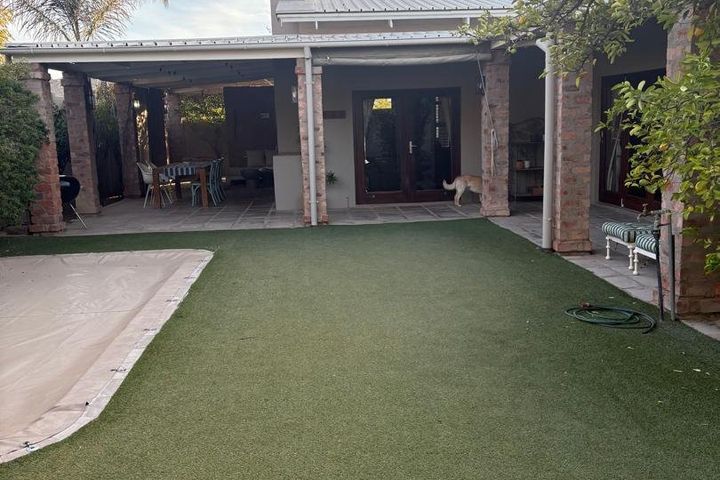 4 Bedroom House For Sale in Klein Windhoek, Windhoek