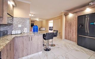 4 Bedroom House For Sale in Meersig