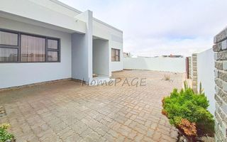 4 Bedroom House For Sale in Meersig