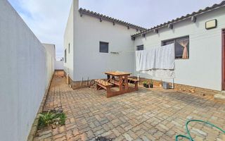 4 Bedroom House For Sale in Meersig