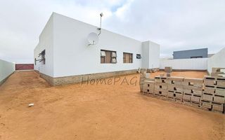 4 Bedroom House For Sale in Meersig