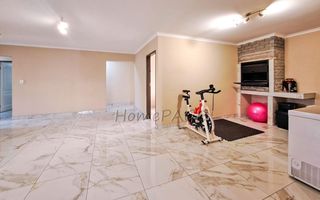 4 Bedroom House For Sale in Meersig