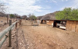5 Bedroom Small Holding / Plot For Sale in Brakwater, Windho...