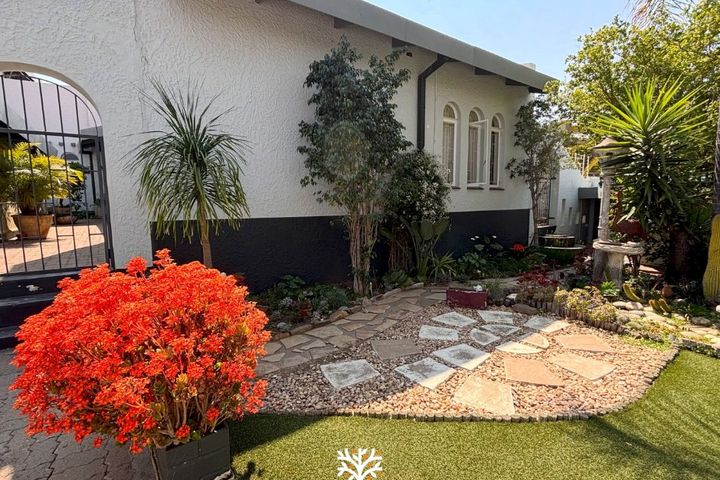 5 Bedroom House For Sale in Hochlandpark, Windhoek