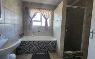 4 Bedroom House For Sale in Henties Bay Central, Henties Bay