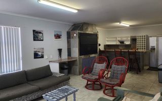 4 Bedroom House For Sale in Henties Bay Central, Henties Bay