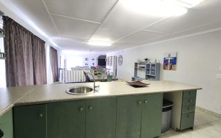 4 Bedroom House For Sale in Henties Bay Central, Henties Bay