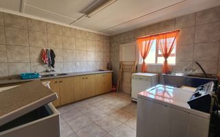 4 Bedroom House For Sale in Henties Bay Central, Henties Bay