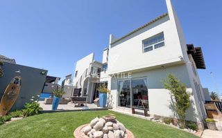 4 Bedroom House For Sale in Vogelstrand, Swakopmund