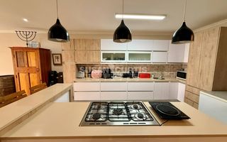 3 Bedroom House For Sale in Long Beach