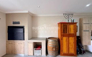 3 Bedroom House For Sale in Long Beach