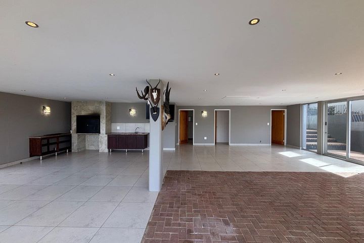 4 Bedroom House For Sale in Kleine Kuppe, Windhoek
