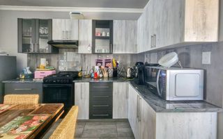 3 Bedroom House For Sale in Henties Bay Central, Henties Bay