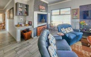 3 Bedroom House For Sale in Henties Bay Central, Henties Bay