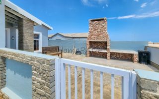 3 Bedroom House For Sale in Henties Bay Central, Henties Bay