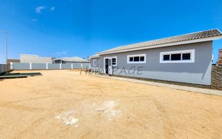 3 Bedroom House For Sale in Henties Bay Central, Henties Bay