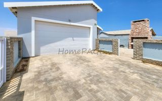 3 Bedroom House For Sale in Henties Bay Central, Henties Bay