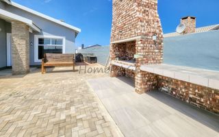 3 Bedroom House For Sale in Henties Bay Central, Henties Bay