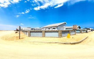 3 Bedroom House For Sale in Henties Bay Central, Henties Bay