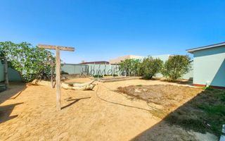 3 Bedroom House For Sale in Henties Bay Central, Henties Bay