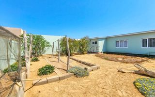 3 Bedroom House For Sale in Henties Bay Central, Henties Bay