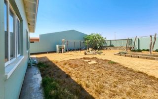 3 Bedroom House For Sale in Henties Bay Central, Henties Bay