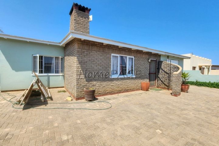 3 Bedroom House For Sale in Henties Bay Central, Henties Bay