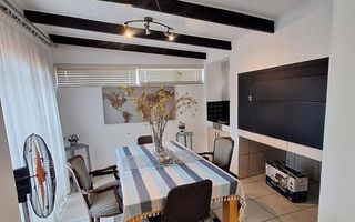 3 Bedroom House For Sale in Long Beach