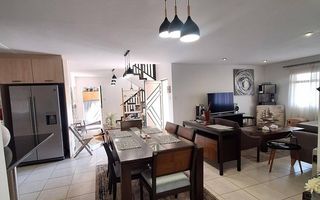 3 Bedroom House For Sale in Long Beach