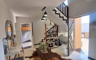 3 Bedroom House For Sale in Long Beach