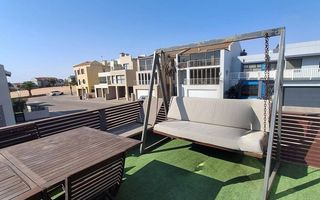 3 Bedroom House For Sale in Long Beach