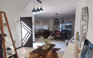 3 Bedroom House For Sale in Long Beach