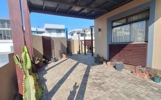 3 Bedroom House For Sale in Long Beach