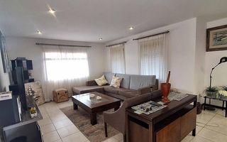 3 Bedroom House For Sale in Long Beach