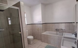 3 Bedroom House For Sale in Long Beach
