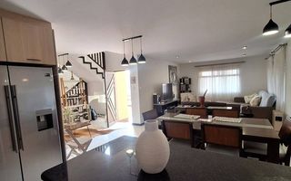 3 Bedroom House For Sale in Long Beach
