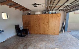3 Bedroom House For Sale in Long Beach