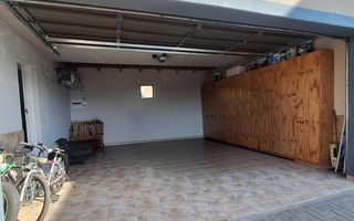 3 Bedroom House For Sale in Long Beach
