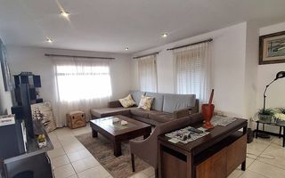 3 Bedroom House For Sale in Long Beach