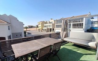 3 Bedroom House For Sale in Long Beach