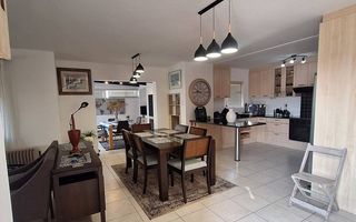 3 Bedroom House For Sale in Long Beach