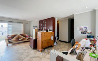 6 Bedroom House For Sale in Vogelstrand, Swakopmund