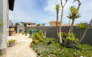 6 Bedroom House For Sale in Vogelstrand, Swakopmund