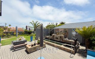 6 Bedroom House For Sale in Vogelstrand, Swakopmund